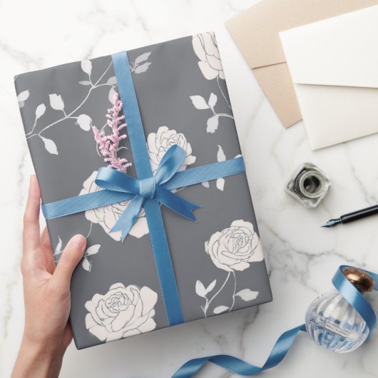 Minimal Soft Grey Rose White Floral Pattern ラッピングペーパー (ギフト)