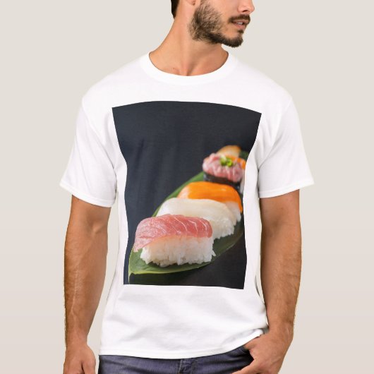 Minimal Sushi – Japanese tranquility and perfectio Tシャツ (正面)