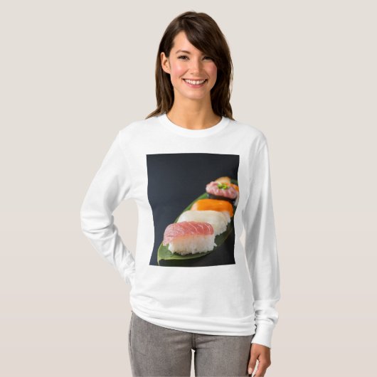 Minimal Sushi – Japanese tranquility and perfectio Tシャツ (正面フル)