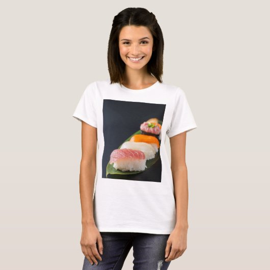 Minimal Sushi – Japanese tranquility and perfectio Tシャツ (正面フル)