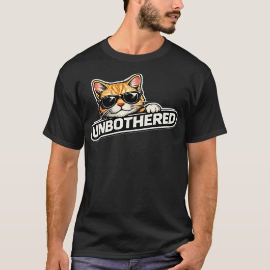 Minimal Unbothered Cat Mood Design Tシャツ (正面)