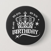 Minimal White Crown Birthday Quote Typography 缶バッジ (正面)