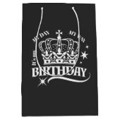Minimal White Crown Birthday Typography Black ミディアムペーパーバッグ (正面)