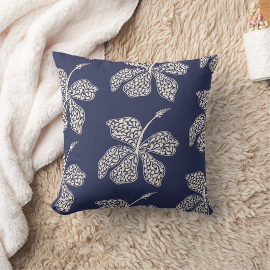 Minimal White Hibiscus Floral Navy Blue Design クッション (ブランケット)