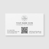 Minimal White Magnetic Card with Your Info (正面)