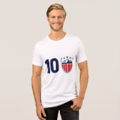 Minimalist Athletic Shield & Number 10 Graphic トライブレンドTシャツ (正面全面)