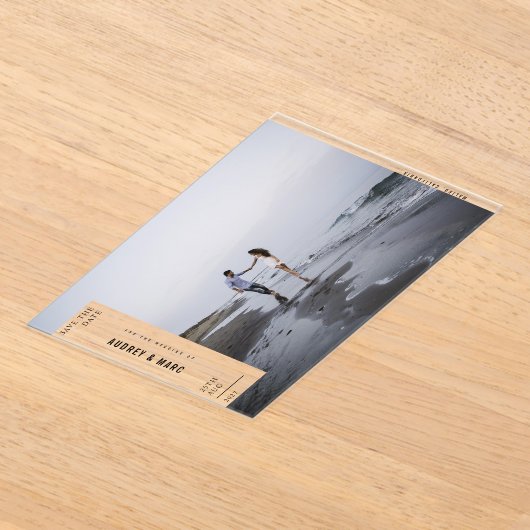 Minimalist Avant Garde Photo Wedding Save The Date アクリル招待状 (レイダウン)
