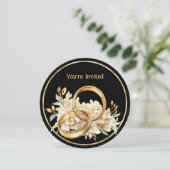 Minimalist Black and Gold Wedding Rings Invitation 招待状 (スタンド正面)