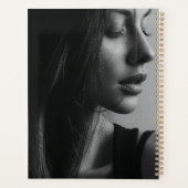 Minimalist Black and White Modern Monogram Case-Ma プランナー手帳 (裏面)