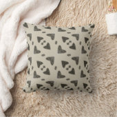Minimalist black and white throw pillow クッション (ブランケット)