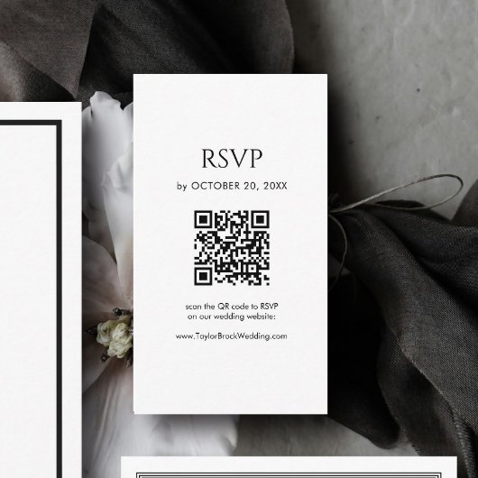Minimalist Black and White Wedding RSVP QR Code エンクロージャーカード