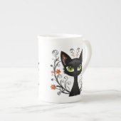Minimalist Black Cat Green Eyes Filigree Design ボーンチャイナマグカップ (正面右)