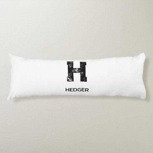 MINIMALIST BLACK ONE LETTER MONOGRAM NAME WHITE ボディピロー (正面)