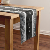 Minimalist Black Silver Icicles "Merry Christmas"  ショートテーブルランナー (インサイチュ)