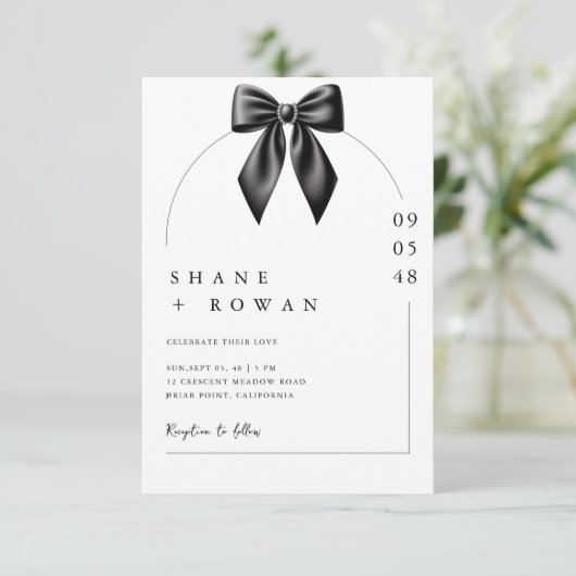 Minimalist Black & White Bow Wedding Invitation  招待状 (スタンド正面)