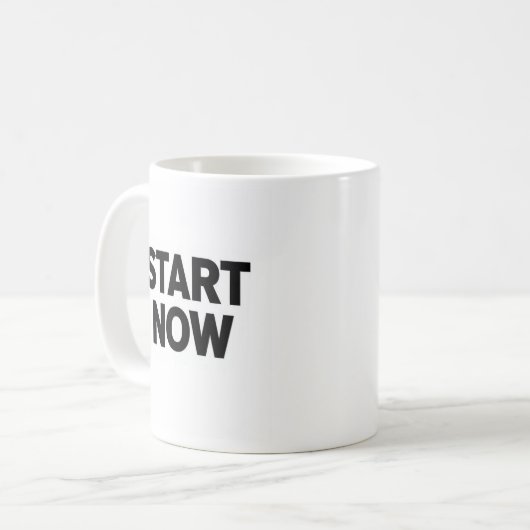 Minimalist bold start now text コーヒーマグカップ (正面左)