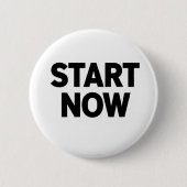 Minimalist bold start now text 缶バッジ (正面)