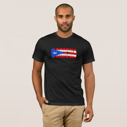 Minimalist Boricua Puerto Rican Flag Typography Tシャツ (正面フル)