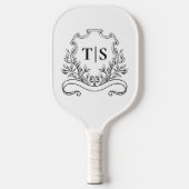 Minimalist Classic Chic White  and Black Monogram ピックルボールラケット (正面)