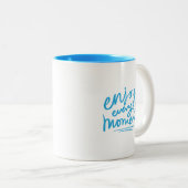 Minimalist Clean White Blue Enjoy Every Moment ツートーンマグカップ (正面右)