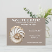 Minimalist Conch Shell Save The Date Card 招待状 (スタンド正面)