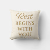 Minimalist Cozy Quote Pillow -Rest Begins With You クッション (正面)
