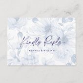 Minimalist Dusty Blue Floral RSVP Card – QR Code エンクロージャーカード (正面)
