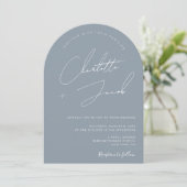 Minimalist Dusty Blue Modern Arch Wedding 招待状 (スタンド正面)