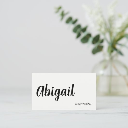 Minimalist Elegant Warm White Black Bold Beauty 名刺 (スタンド正面)