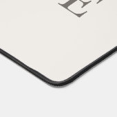 Minimalist Gratitude – Calm Typography Design デスクマット (コーナー)