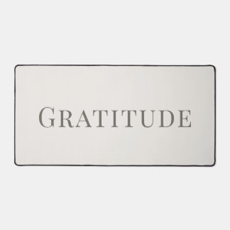 Minimalist Gratitude – Calm Typography Design デスクマット