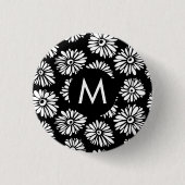 Minimalist Groovy Black and White Daisy Monogram 缶バッジ (正面)