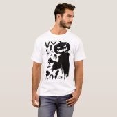 Minimalist Halloween T-shirt with a smiling pumpki Tシャツ (正面フル)