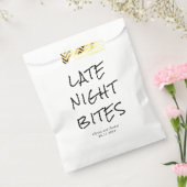 Minimalist Late Night Bites Wedding フェイバーバッグ (封をした状態)