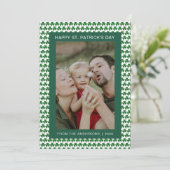 Minimalist lucky shamrock st. Patrick's Day Photo シーズンカード (スタンド正面)