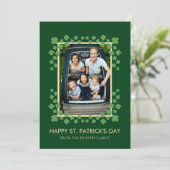 Minimalist lucky shamrock st. Patrick's Day Photo シーズンカード (スタンド正面)