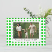 Minimalist lucky shamrock st. Patrick's Day Photo シーズンカード (スタンド正面)