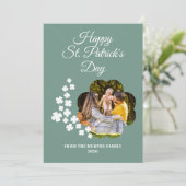Minimalist lucky shamrock st. Patrick's Day Photo シーズンカード (スタンド正面)