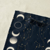 Minimalist Lunar Phases Pattern with Stars and Nig ビーチタオル (インサイチュ)
