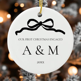 Minimalist Modern Bow First Christmas Engaged セラミックオーナメント