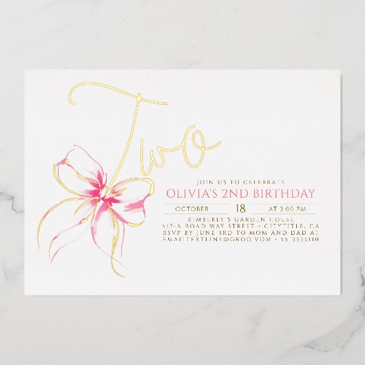 Minimalist Modern Elegant Pink Bow 2nd Birthday 箔招待状 (正面)