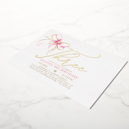 Minimalist Modern Elegant Pink Bow 3rd Birthday 箔招待状 (回転した状態)