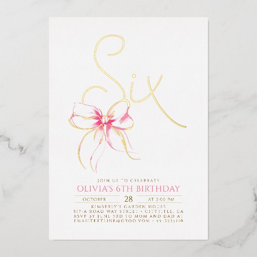 Minimalist Modern Elegant Pink Bow 6th Birthday 箔招待状 (正面)