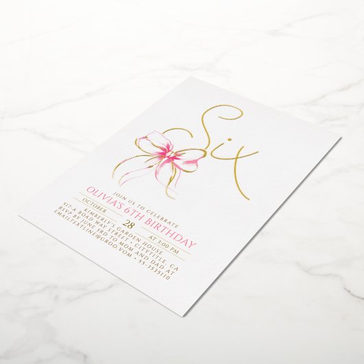 Minimalist Modern Elegant Pink Bow 6th Birthday 箔招待状 (回転した状態)