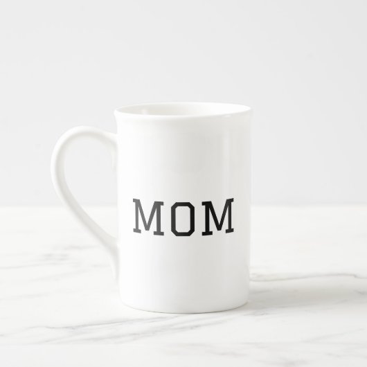 Minimalist "MOM" Black Typography Plain White ボーンチャイナマグカップ (左)