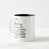 Minimalist Mother Baby Line Art Quote ツートーンマグカップ (正面左)