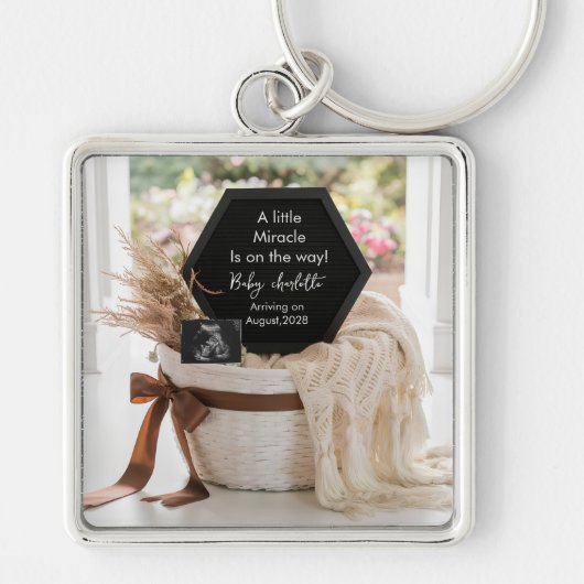 Minimalist Neutral pregnancy announcement keepsake キーホルダー (正面)