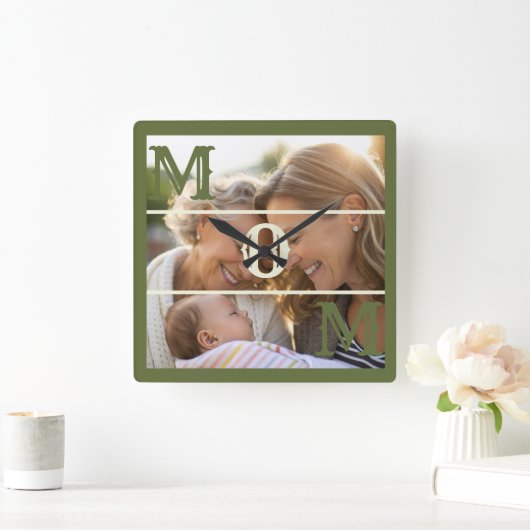 Minimalist Olive Green Custom Photo Mom Keepsake スクエア壁時計 (ホーム)
