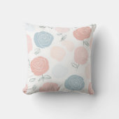 Minimalist Pastel Rose White Floral Pattern クッション (正面)
