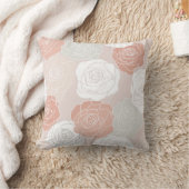 Minimalist Pastel Rose White Floral Pattern クッション (ブランケット)